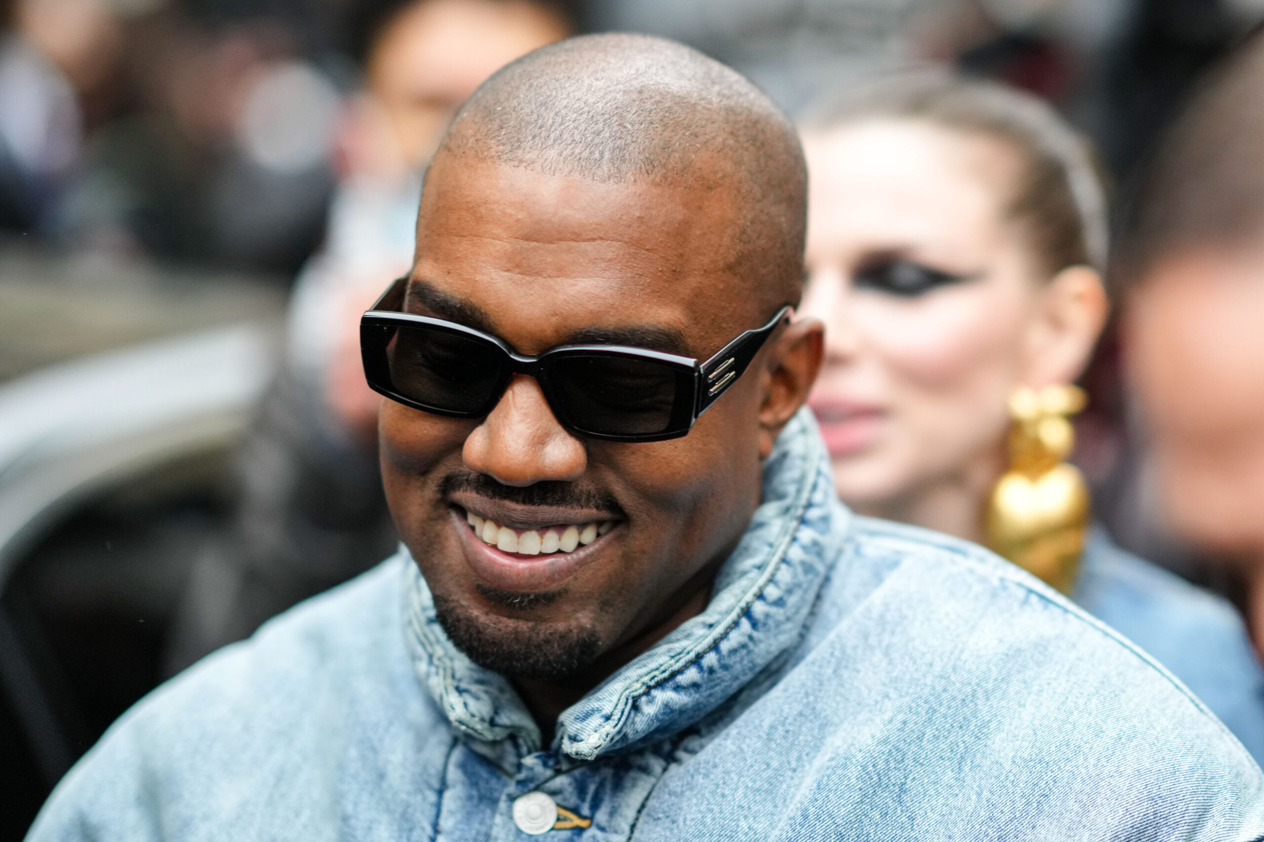 KANYE WEST ROCKS NEW 'VULTURES' LOGO REMINISCENT OF DRAKE'S RECENT NOD TO ALBANIA