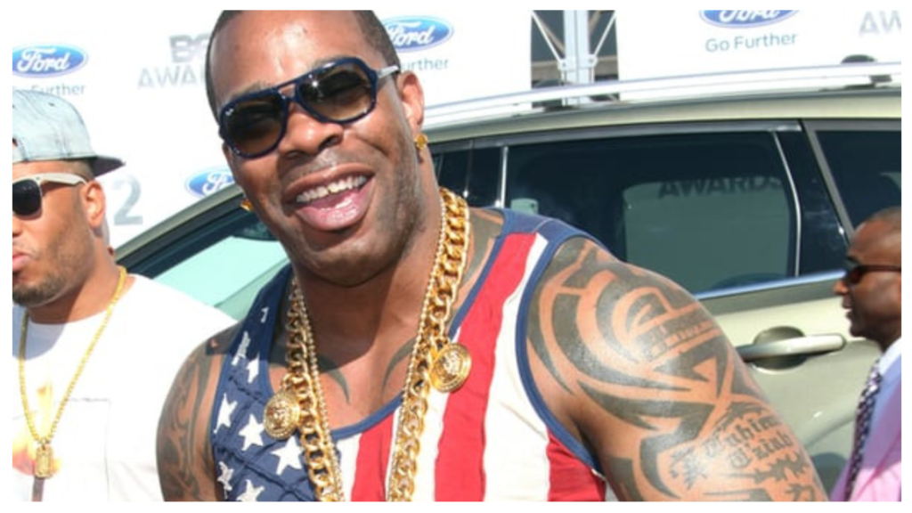 At the Knicks game, Busta rhymes stunned fans with a youthful new look.