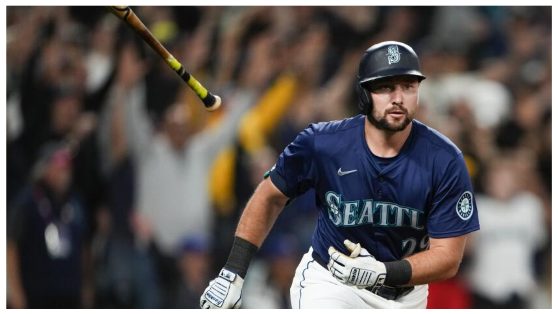 Royals' Hunter Renfroe fractures his left big toe after fouling off two pitches from Carlos Rodón.